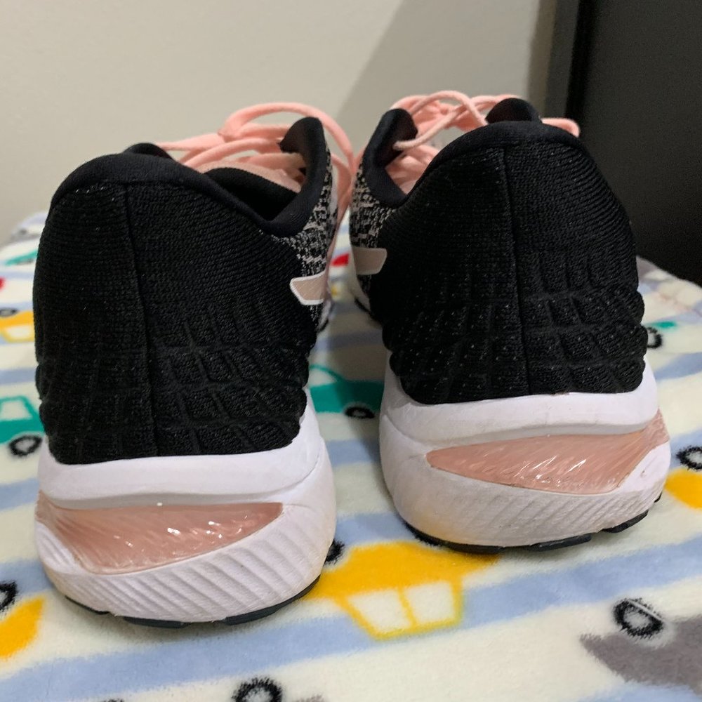 ASICS - Picture 3 of 4